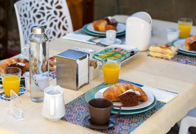 غرفة قياسية ثلاثية مطلة علي الحديقة, Bed And Breakfast Marlè
