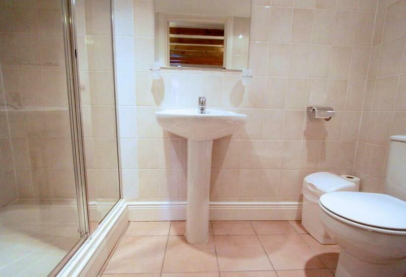 غرفة قياسية, Centre Of Britain