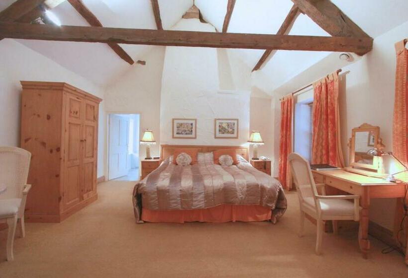 جناح مزود بجاكوزى, Centre Of Britain