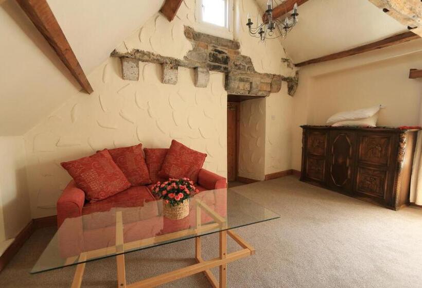 جناح عائلي, Centre Of Britain