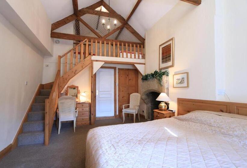 جناح عائلي, Centre Of Britain