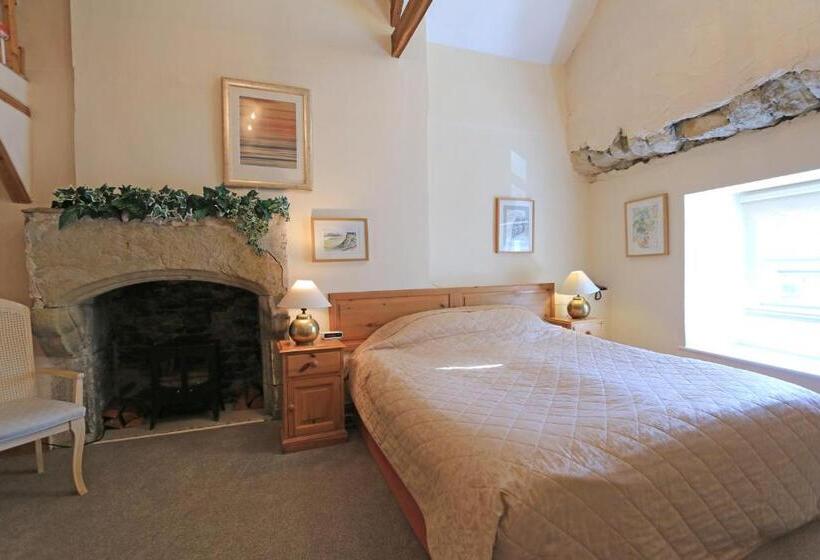 جناح عائلي, Centre Of Britain