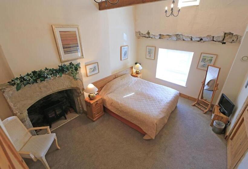 جناح عائلي, Centre Of Britain