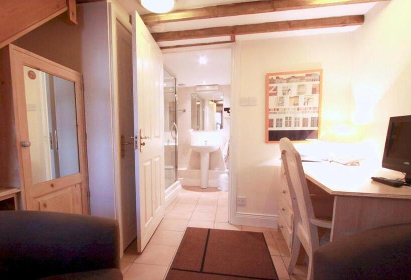 غرفة قياسية, Centre Of Britain