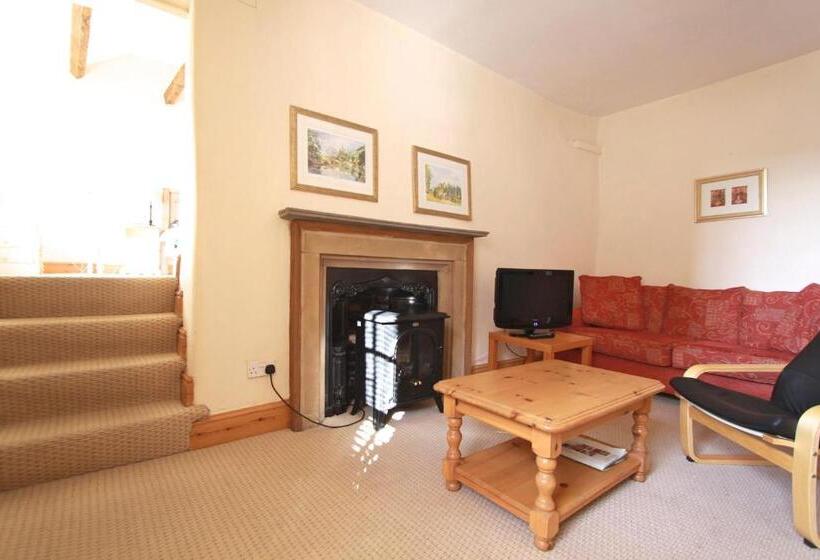 غرفة قياسية مزوَّدة بجاكوزي, Centre Of Britain