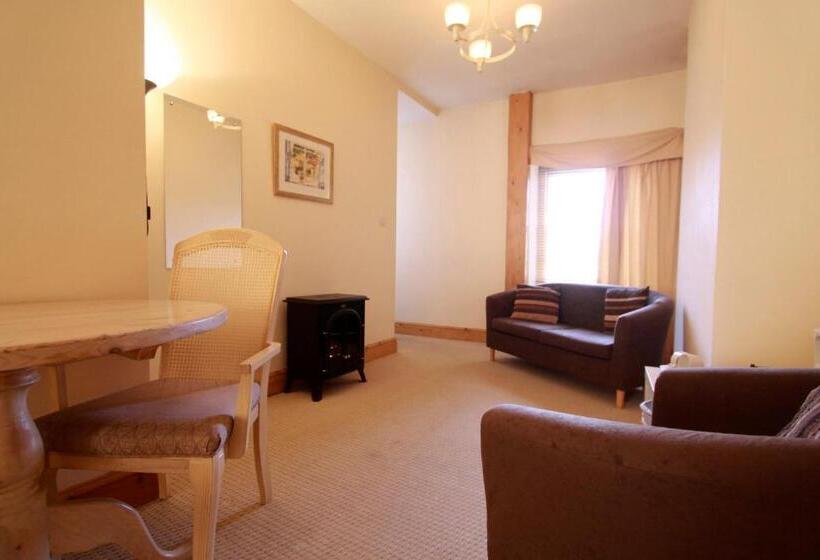 غرفة قياسية مزوَّدة بجاكوزي, Centre Of Britain