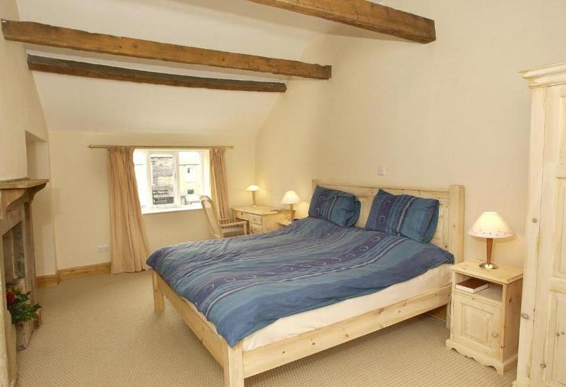 غرفة قياسية مزوَّدة بجاكوزي, Centre Of Britain