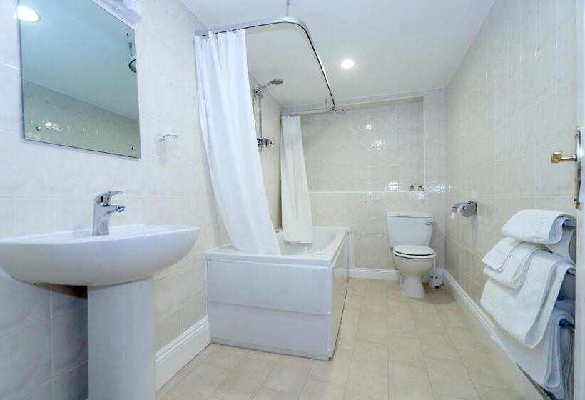 غرفة قياسية مزوَّدة بجاكوزي, Centre Of Britain