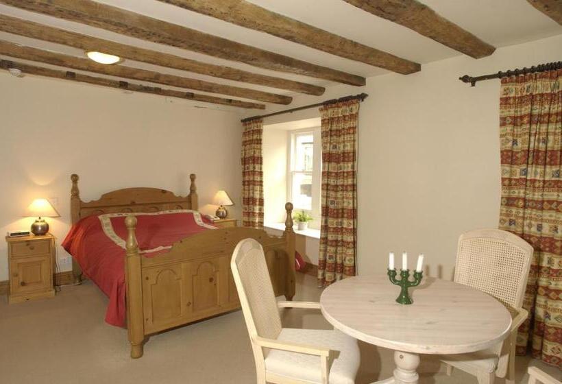 غرفة قياسية مزوَّدة بجاكوزي, Centre Of Britain