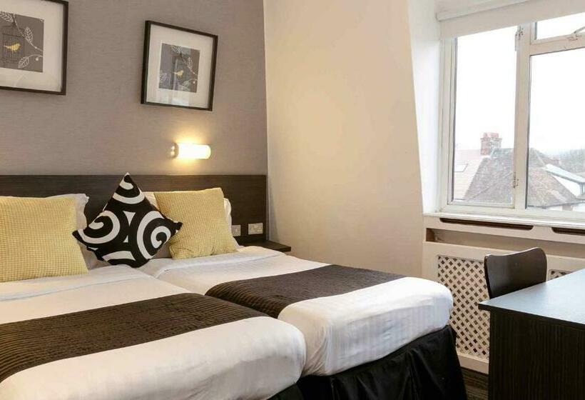 スタンダードトリプルルーム, Croft Court