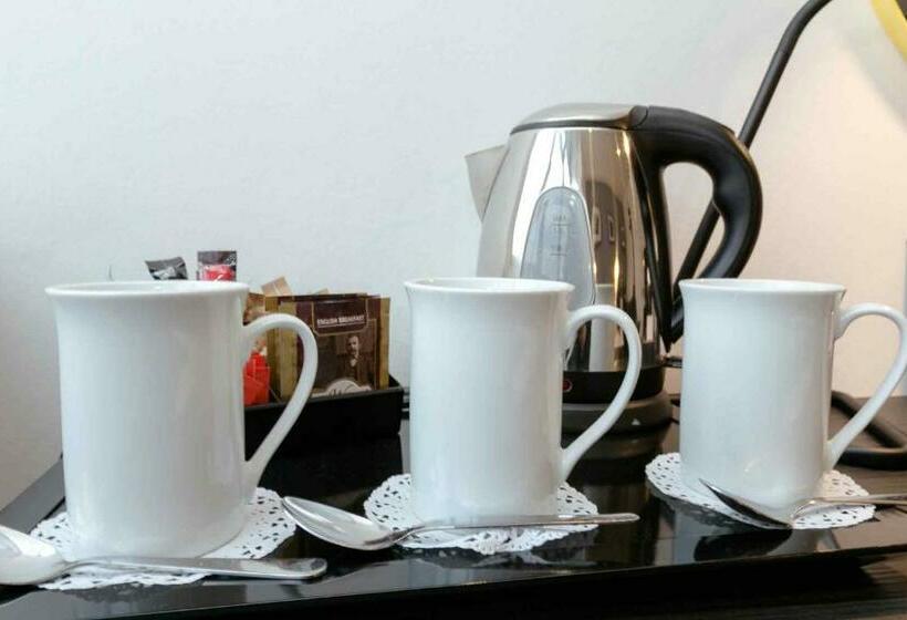 スタンダードルーム, Croft Court