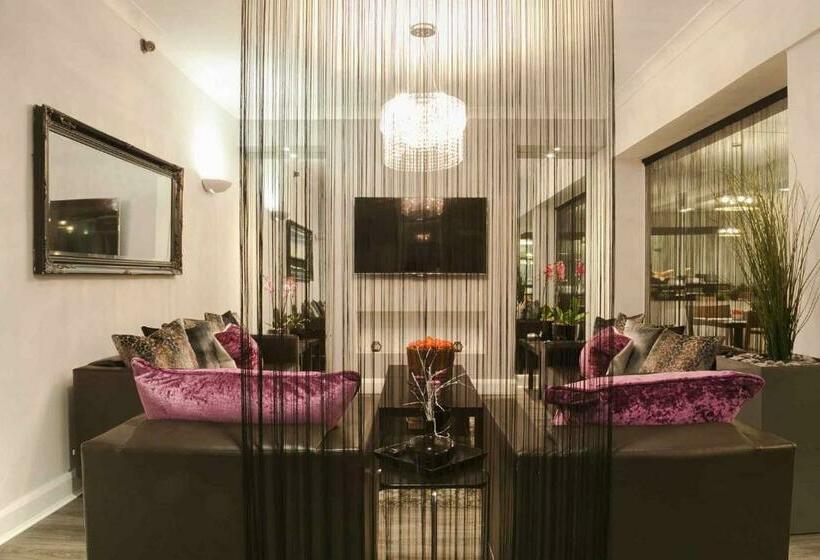 ベーシックルーム, Croft Court