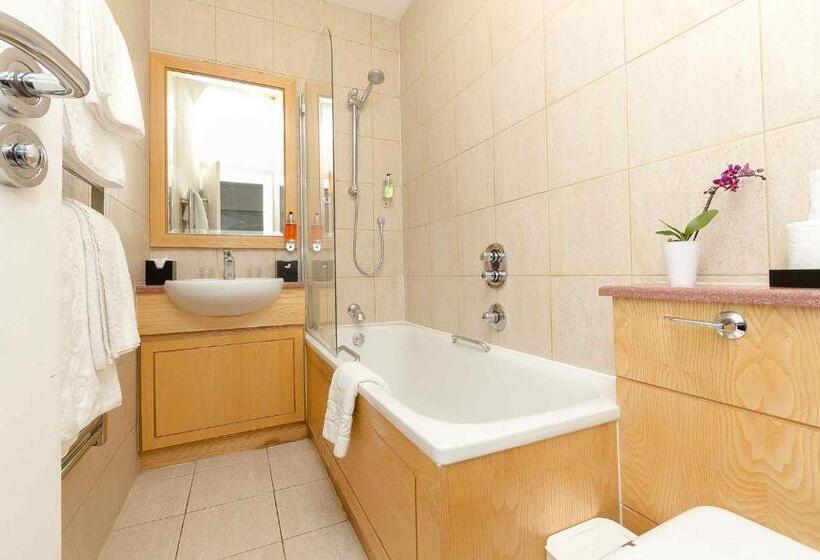 スタンダードルーム, Croft Court