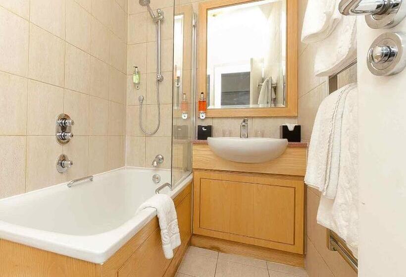 庭の見えるスタンダードトリプルルーム, Croft Court