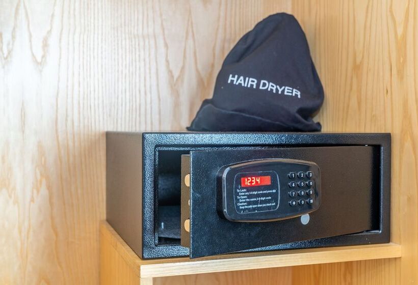 スタンダードルーム, Croft Court