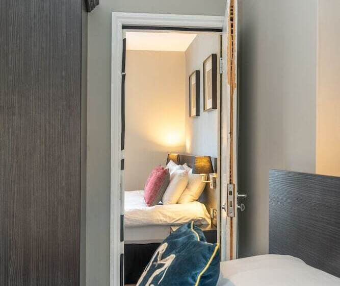 スタンダードルーム, Croft Court