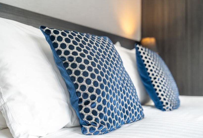 スタンダードルーム, Croft Court