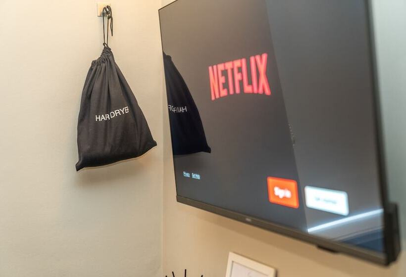 スタンダードルーム, Croft Court