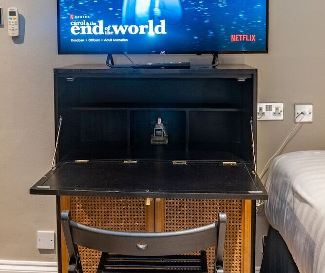 スタンダードトリプルルーム, Croft Court