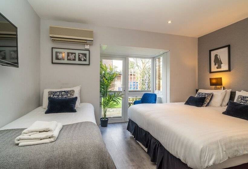 庭の見えるスタンダードトリプルルーム, Croft Court