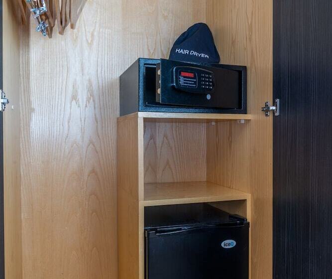 庭の見えるスタンダードトリプルルーム, Croft Court