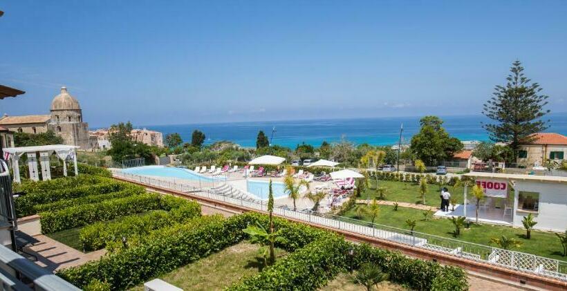 Номер Стандарт Вид на Море, Sentido Michelizia Tropea Resort