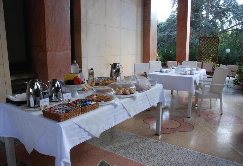 חדר סטנדרט לשלושה, Villarancia