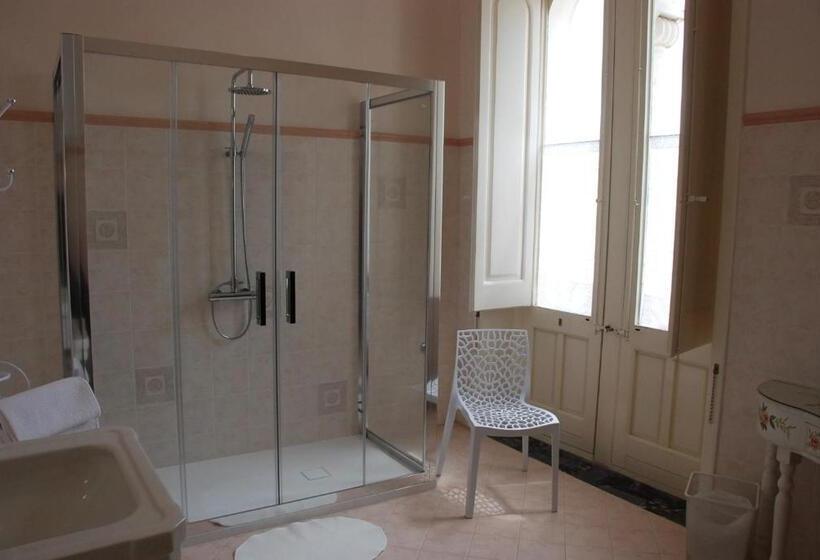 غرفة قياسية ثلاثية, Villarancia