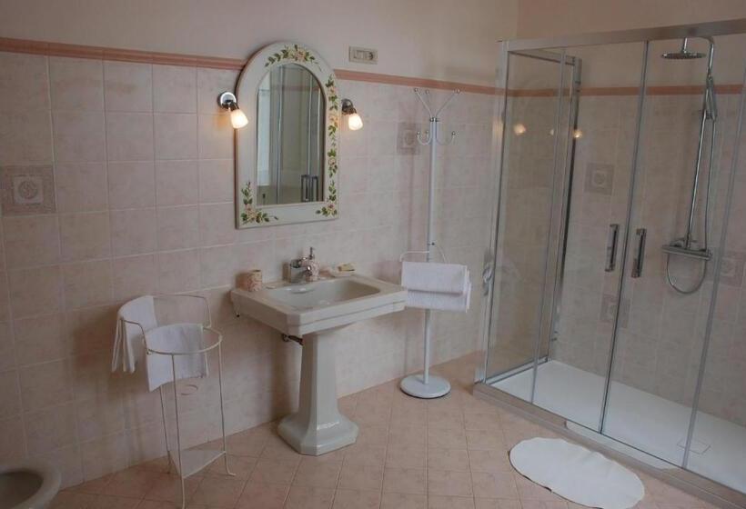 غرفة قياسية ثلاثية, Villarancia