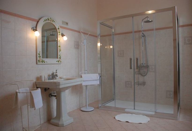 חדר סטנדרט לשלושה, Villarancia