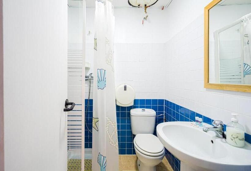 اتاق استاندارد سه تخته با سرویس بهداشتی مشترک, Pensión Ayuntamiento