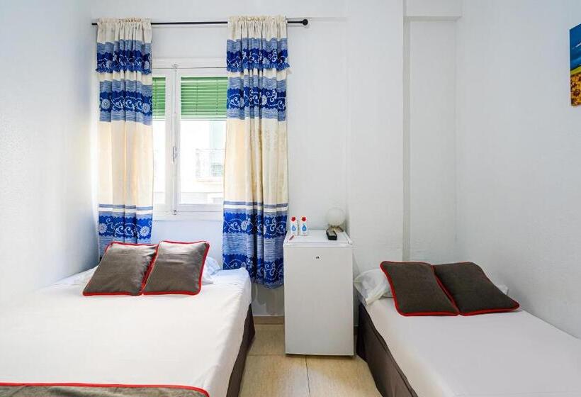 اتاق استاندارد سه تخته با سرویس بهداشتی مشترک, Pensión Ayuntamiento