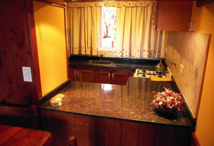 بنجلو قياسى, Solar De Las Araucarias