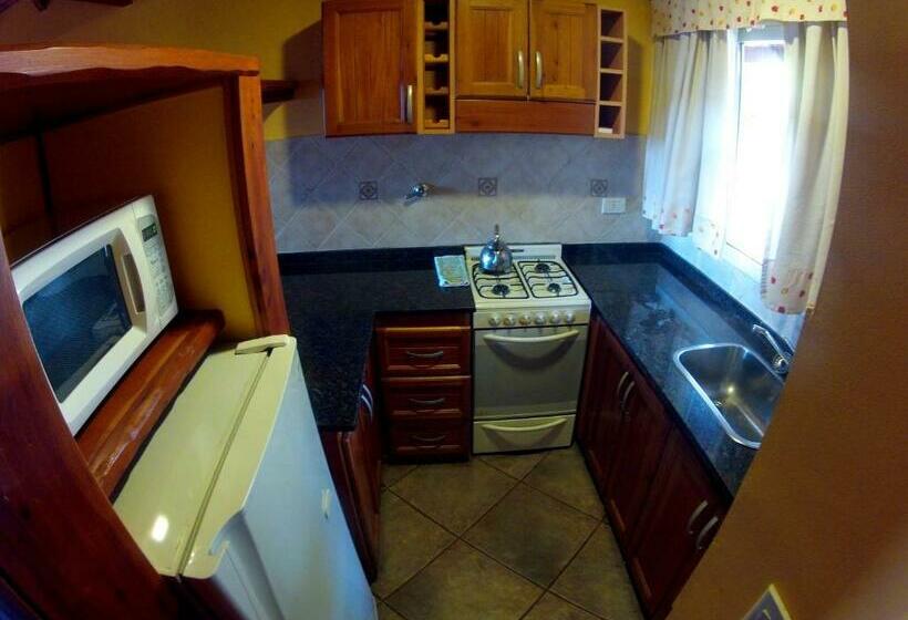 بنجلو قياسى, Solar De Las Araucarias