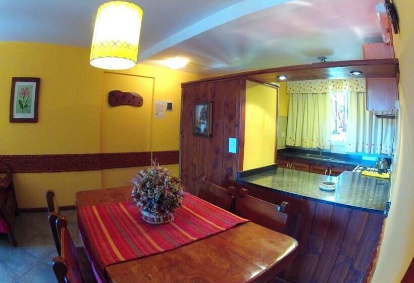 بنجلو قياسى, Solar De Las Araucarias