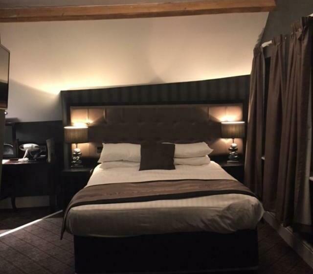 اتاق استاندارد با چشم‌انداز, The Angel Hotel Wetherspoon