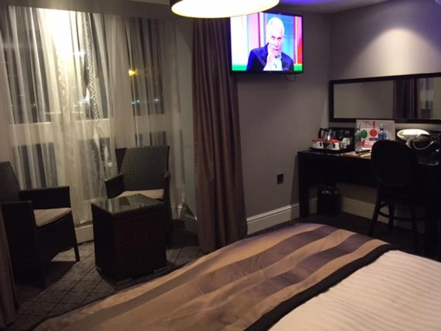 Номер Стандарт с Балконом, The Angel Hotel Wetherspoon