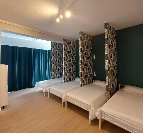 Кровать в Общей Комнате, Aerostay Hostel