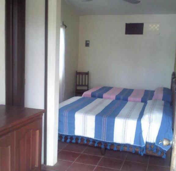 اتاق استاندارد چهار تخته, Casa Bugambilias