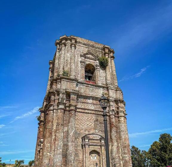 استودیو خانوادگی, Ina Rose Apartment And Transient