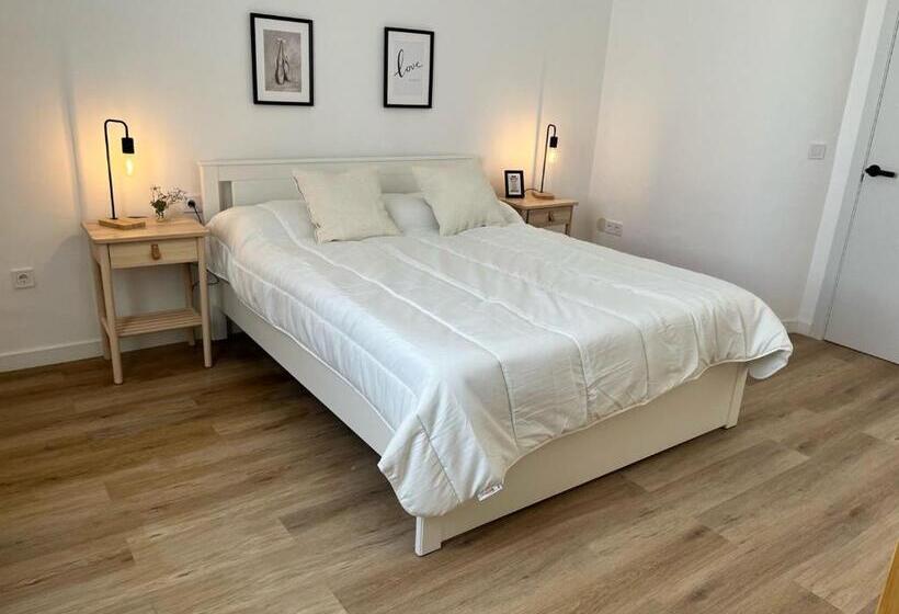 اتاق استاندارد با سرویس بهداشتی مشترک, Suites Larios