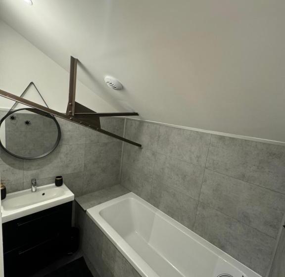 基本间, La Grange De Witry