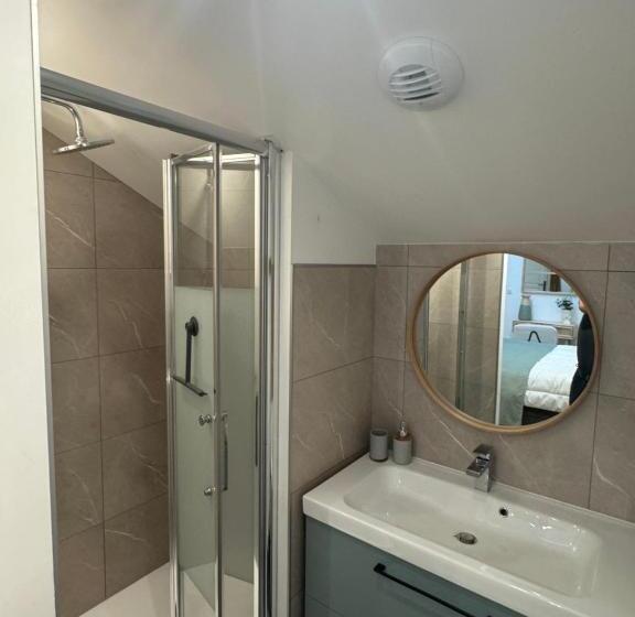 标准间, La Grange De Witry