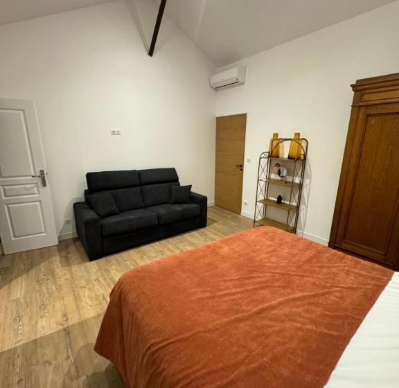 家庭间, La Grange De Witry