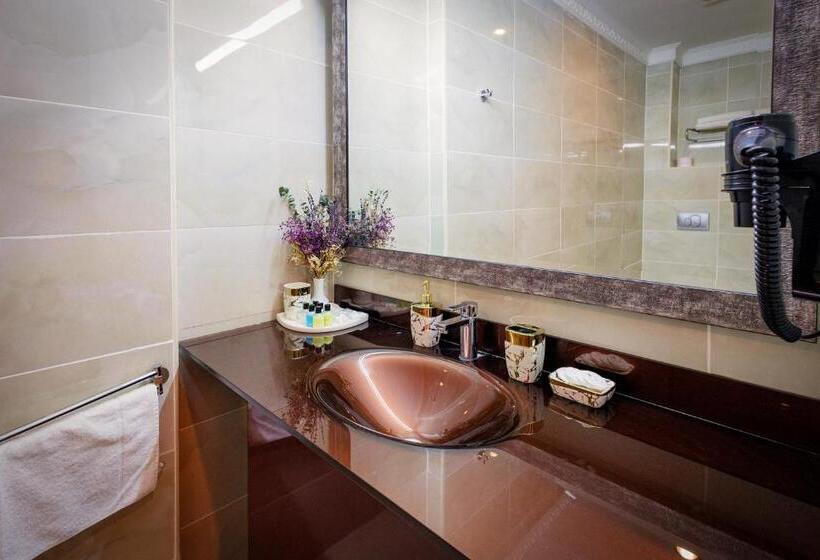 اتاق لوکس سه تخته, Dervish Han Boutique