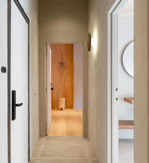 غرفة عائلية, In The Brick Spa And