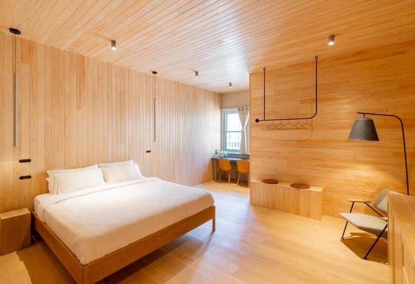 غرفة عائلية, In The Brick Spa And