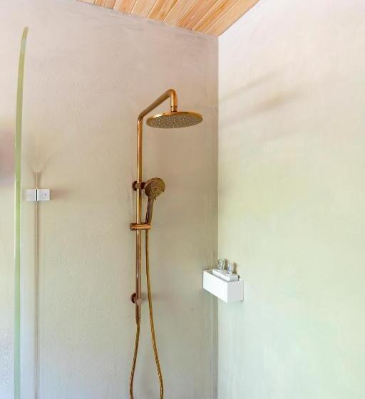 غرفة قياسية, In The Brick Spa And