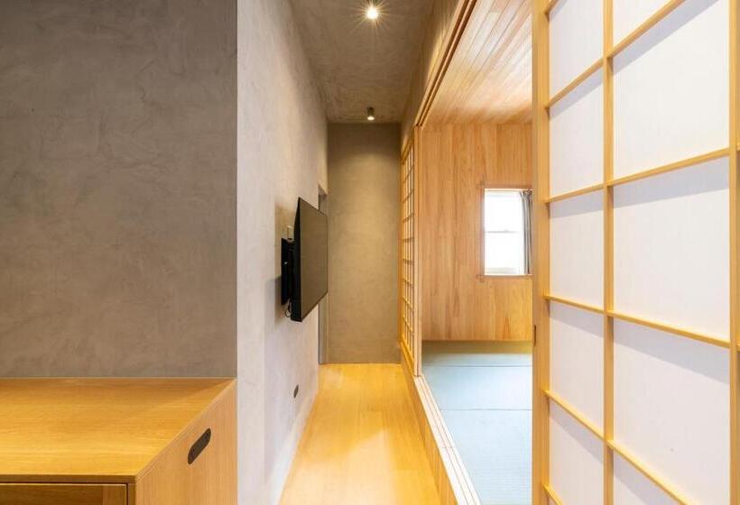 غرفة قياسية, In The Brick Spa And