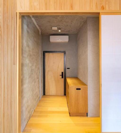 غرفة قياسية, In The Brick Spa And